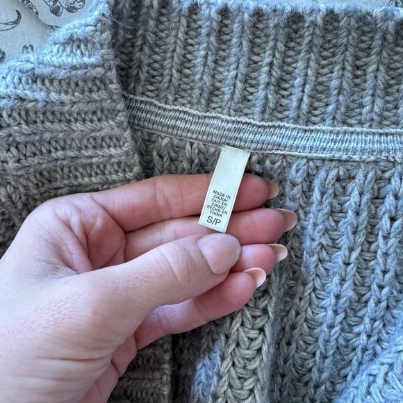 Victoria’s Secret Chunky Oversized Heavy Cable Knit Sweater - Picture 3 of 4